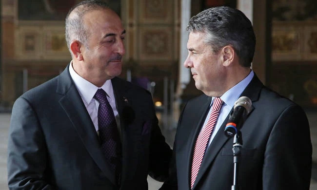 Τα «βρήκαν» Γερμανία και Τουρκία: Γκάμπριελ και Τσαβούσογλου «έδωσαν» τα χέρια!